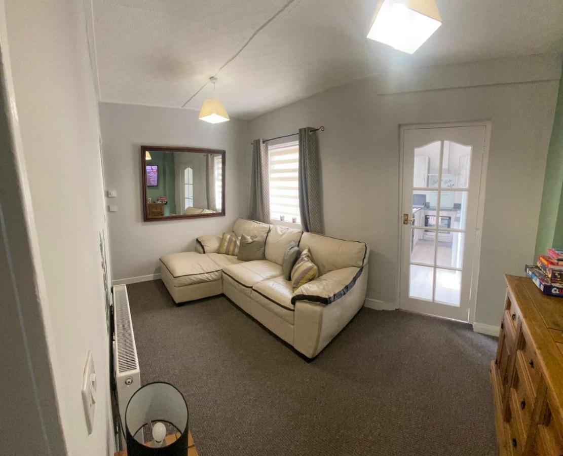 Mairead - Cosy Property In Gaeltacht Quarter เบลฟาสต์ ภายนอก รูปภาพ